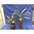 Lot of 2 Artificial Plant And Artificial Flower Arrangement